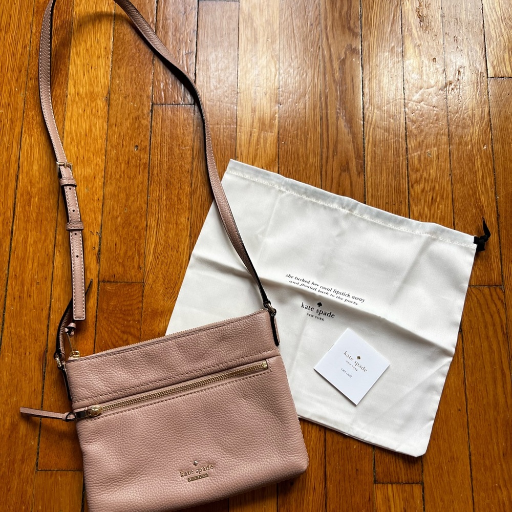 KATE SPADE (NEVER USED) DUSTY PINK CROSSBODY PURSE WITH GOLD DETAILS